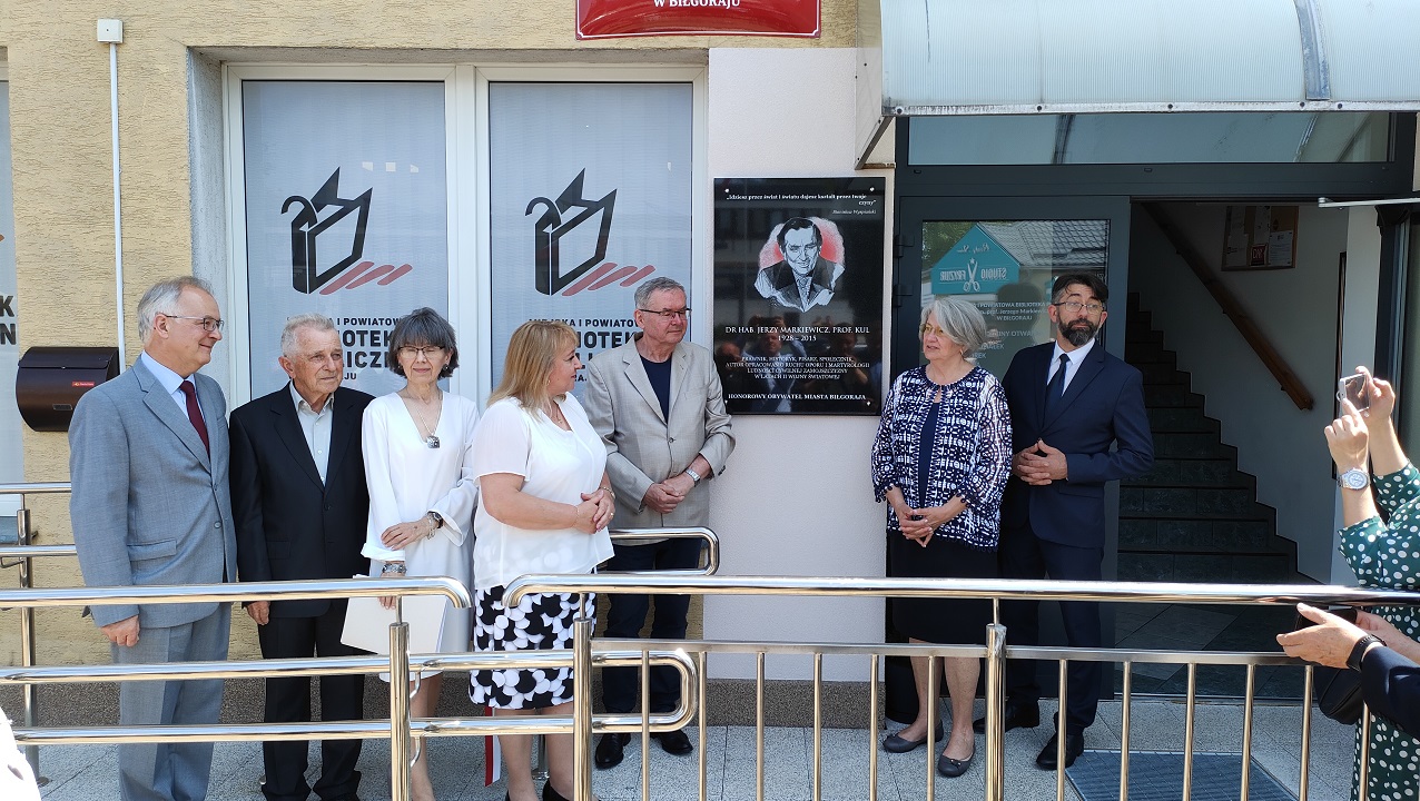 Uroczystość nadania Miejskiej i Powiatowej Bibliotece Publicznej w Biłgoraju imienia prof. Jerzego Markiewicza